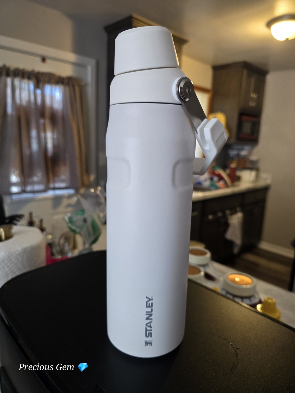 Stanley White 24oz/710mL Insulated Bottle Base Detail